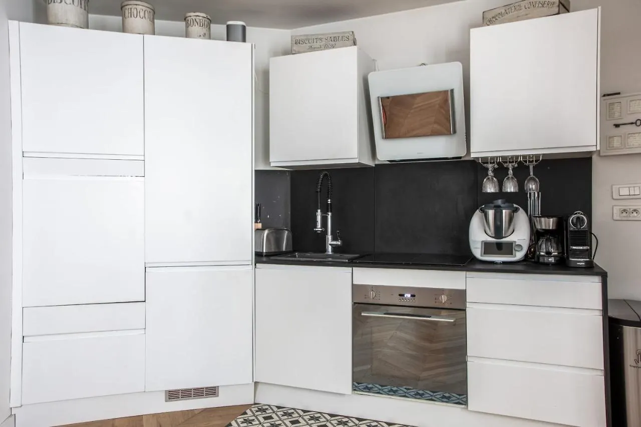 Folletto - Welkeys Apartment Paris